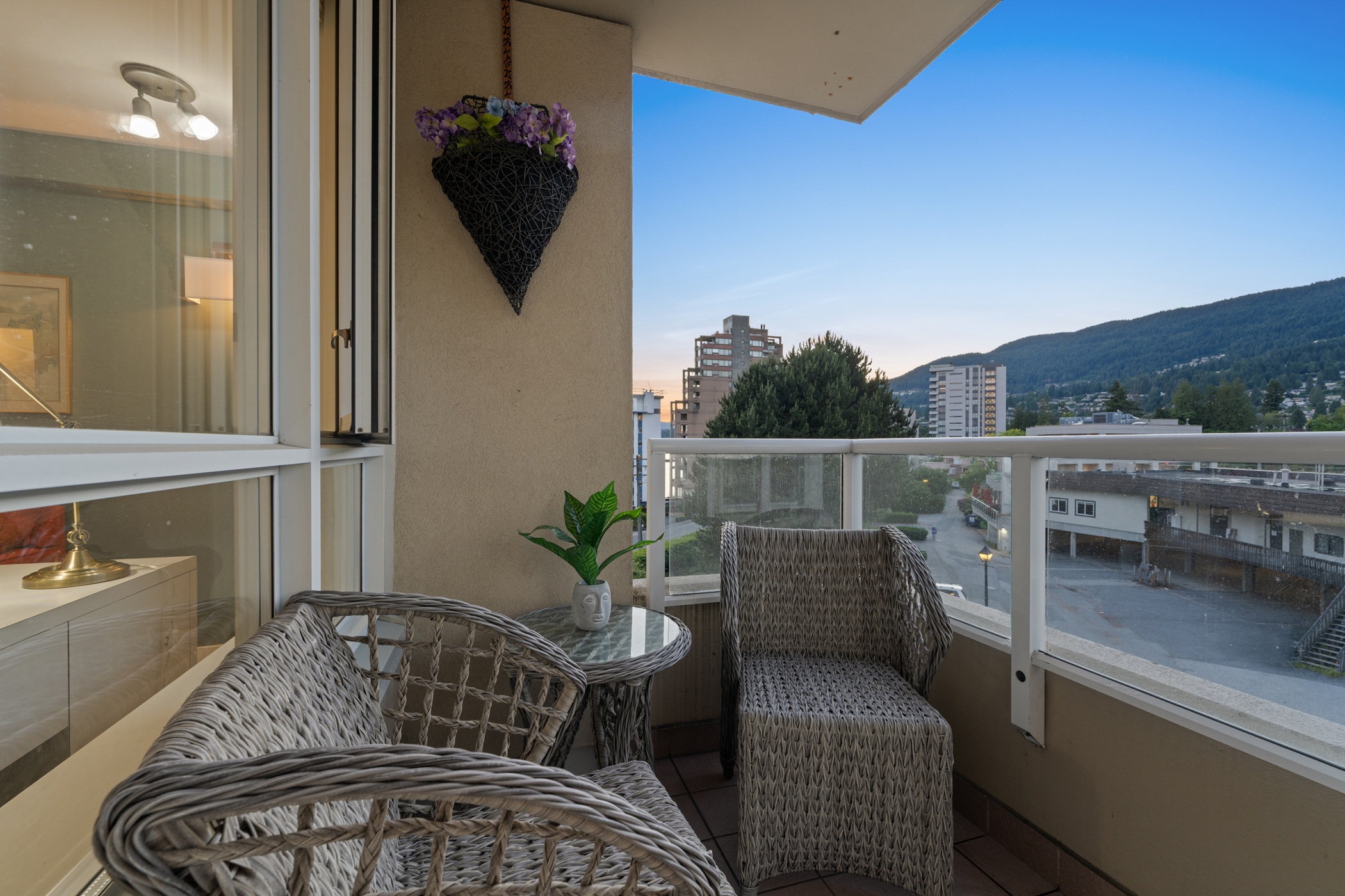 #503 - 2203 Bellevue Avenue